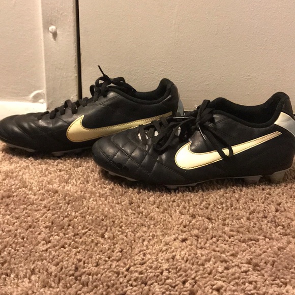 Women’s Nike Cleats - Picture 2 of 9
